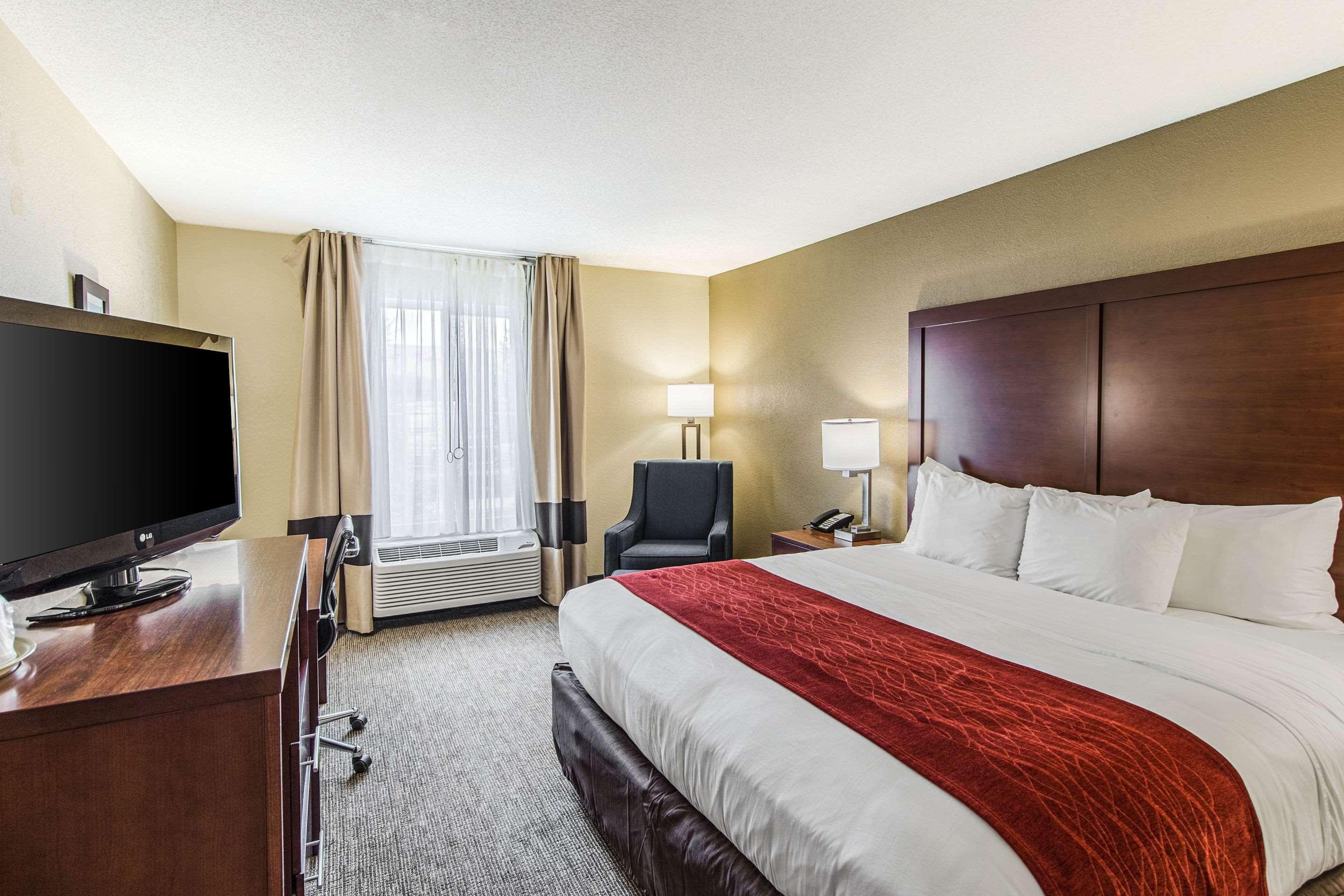 Comfort Inn & Suites Greenwood Near University Экстерьер фото