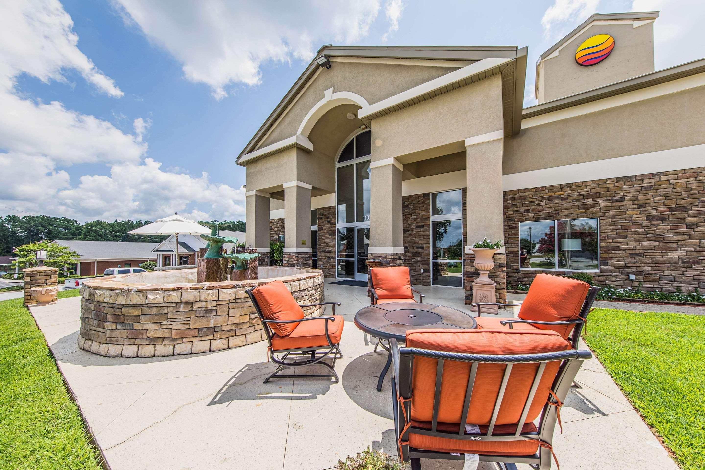 Comfort Inn & Suites Greenwood Near University Экстерьер фото