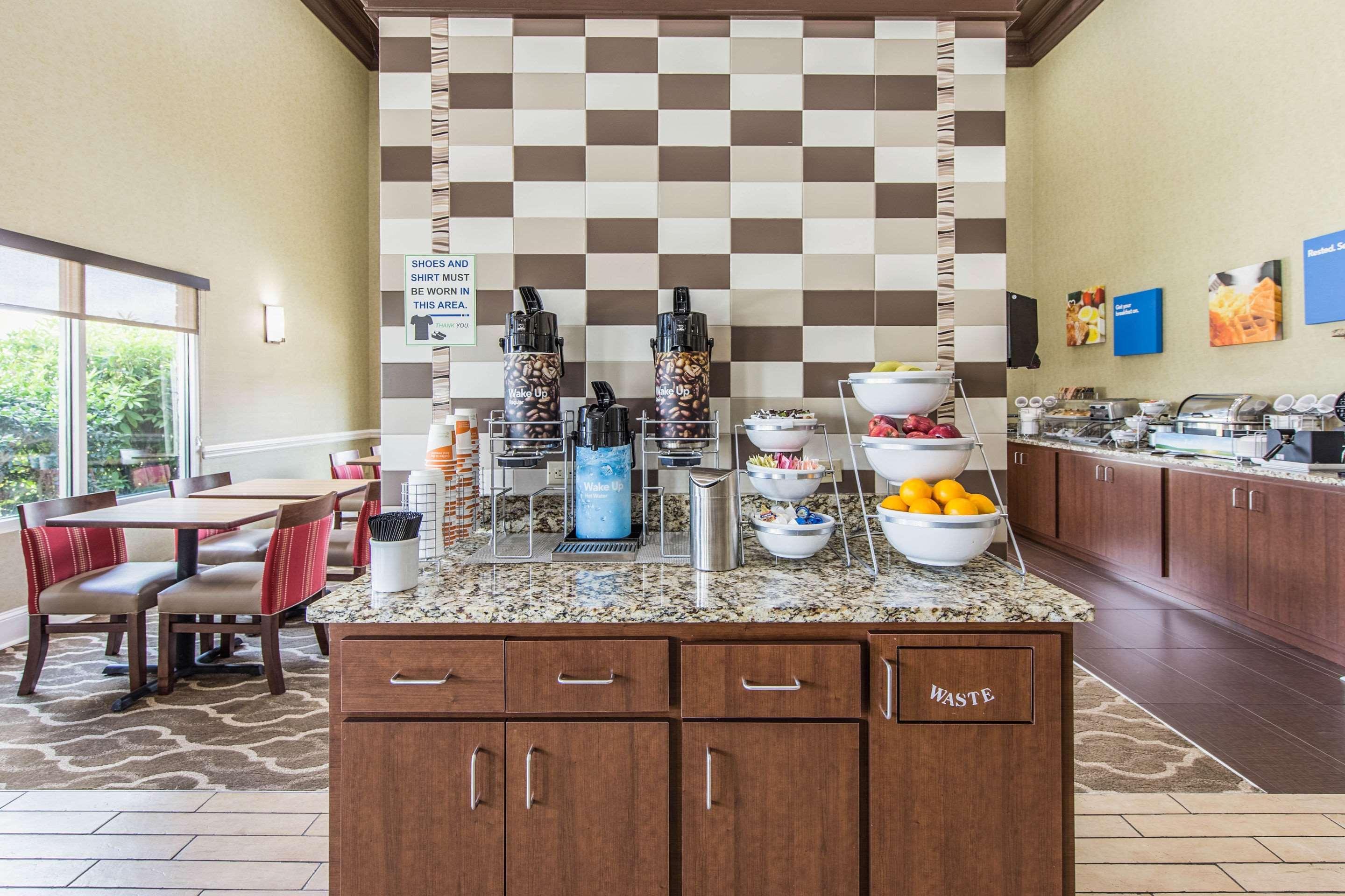 Comfort Inn & Suites Greenwood Near University Экстерьер фото