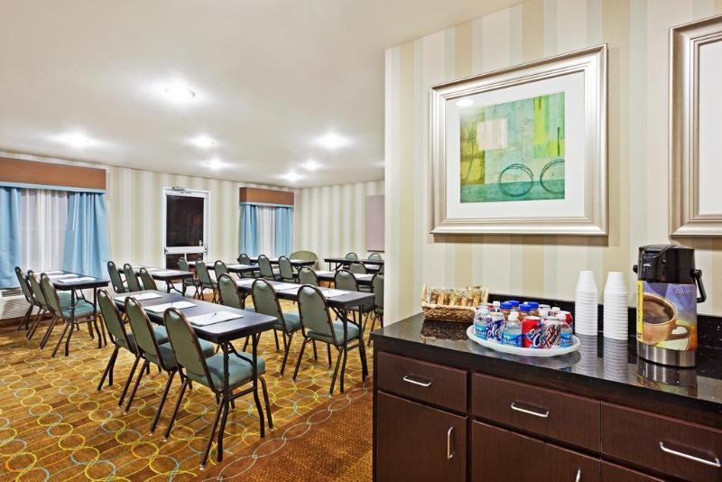 Comfort Inn & Suites Greenwood Near University Экстерьер фото