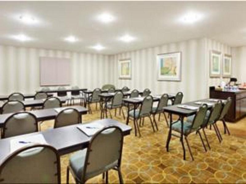 Comfort Inn & Suites Greenwood Near University Экстерьер фото