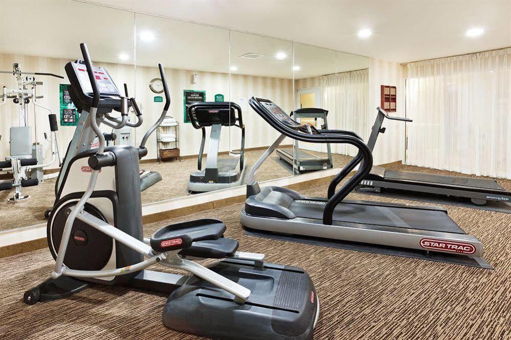 Comfort Inn & Suites Greenwood Near University Экстерьер фото