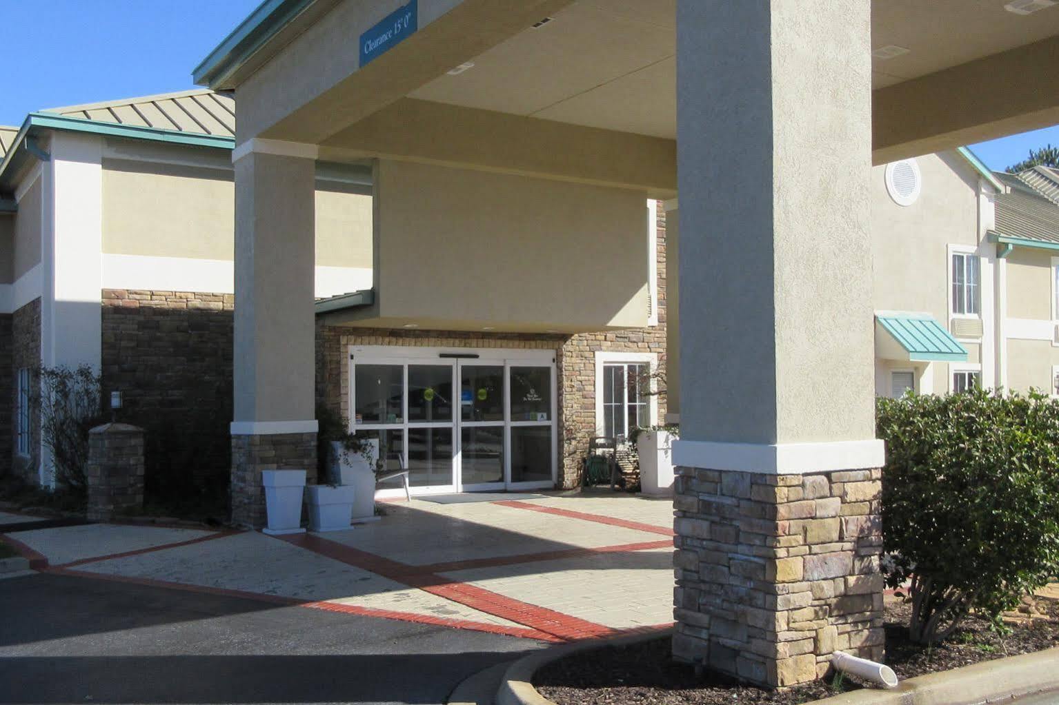 Comfort Inn & Suites Greenwood Near University Экстерьер фото