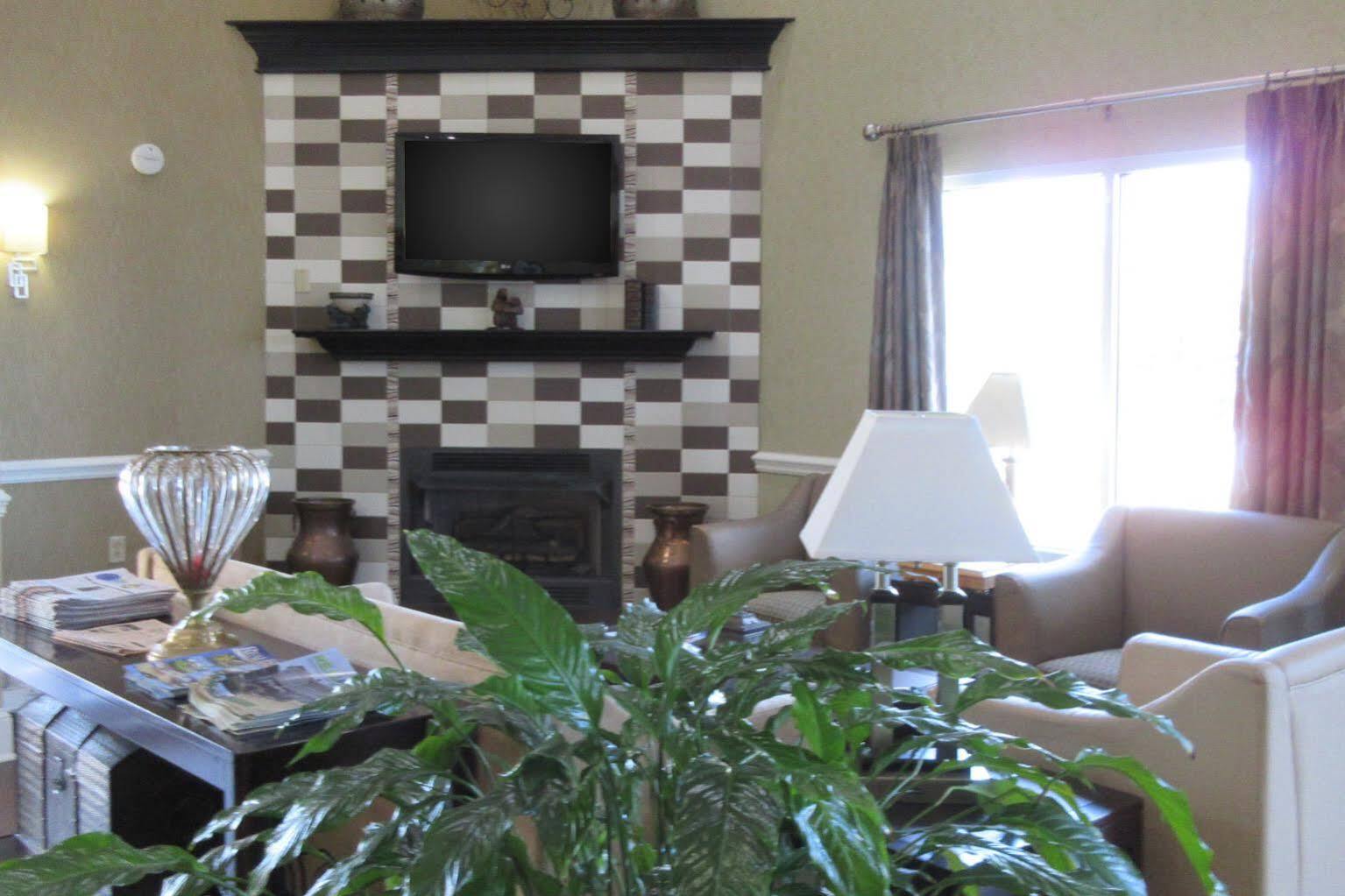 Comfort Inn & Suites Greenwood Near University Экстерьер фото