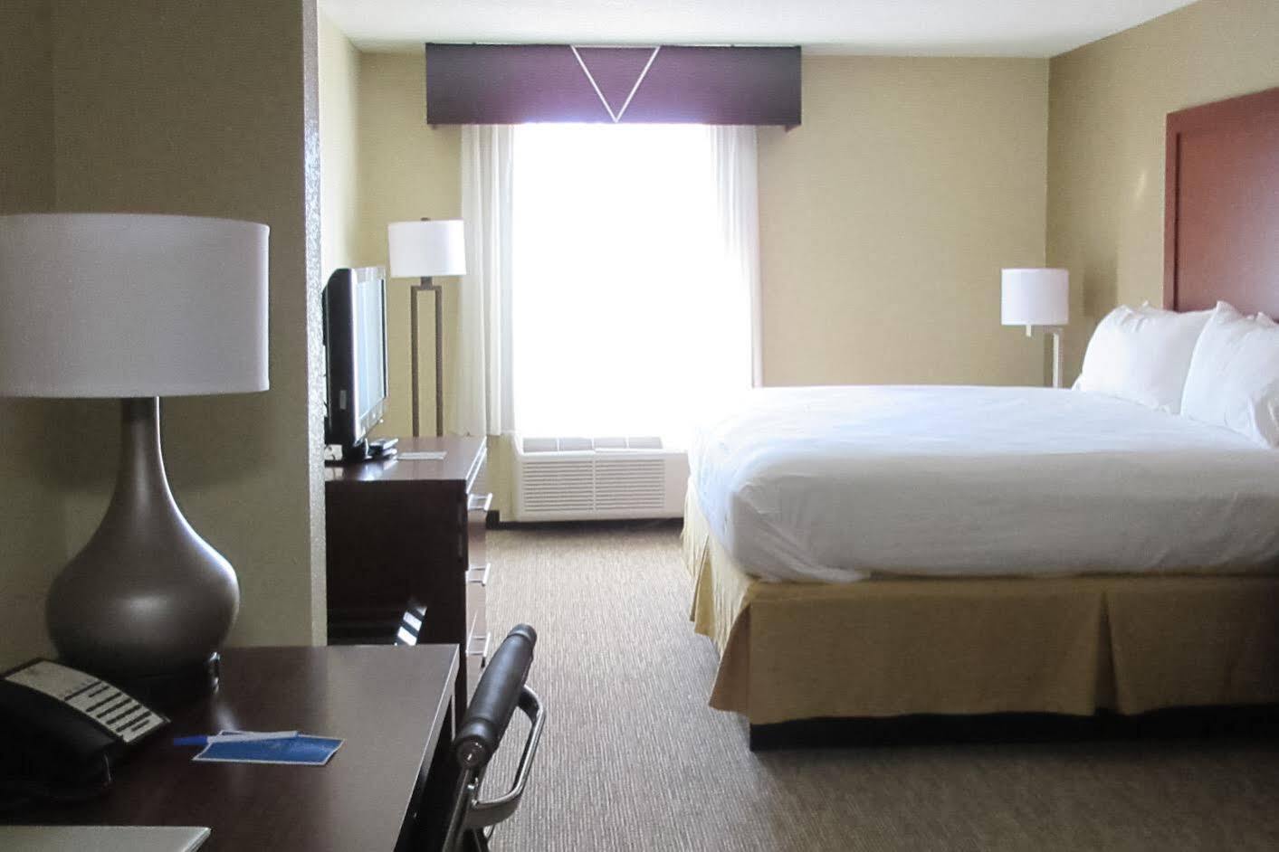 Comfort Inn & Suites Greenwood Near University Экстерьер фото
