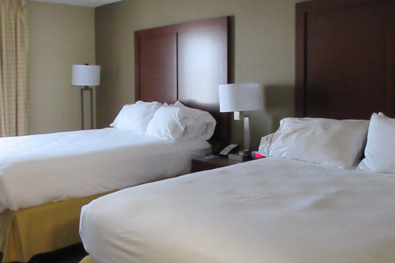Comfort Inn & Suites Greenwood Near University Экстерьер фото